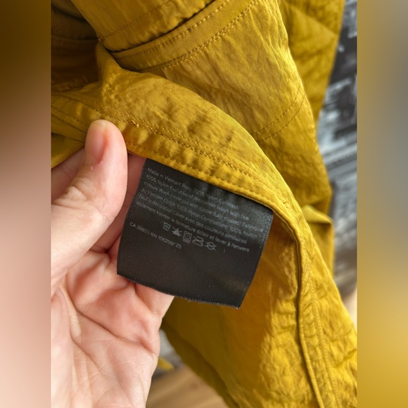 Lululemon Water-Repellent Mesh Jacket in Gold Spice / Black - Picture 11 of 15